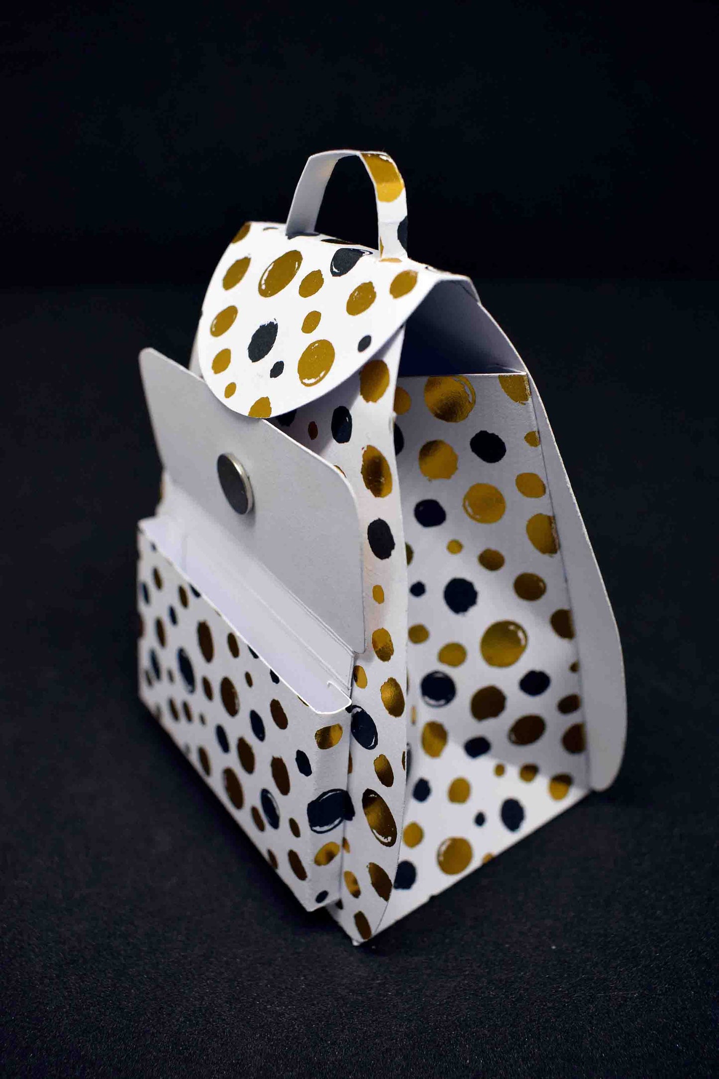 Petit sac à cadeau artisanal blanc à pois dorés - boite surprise élégante personnalisable