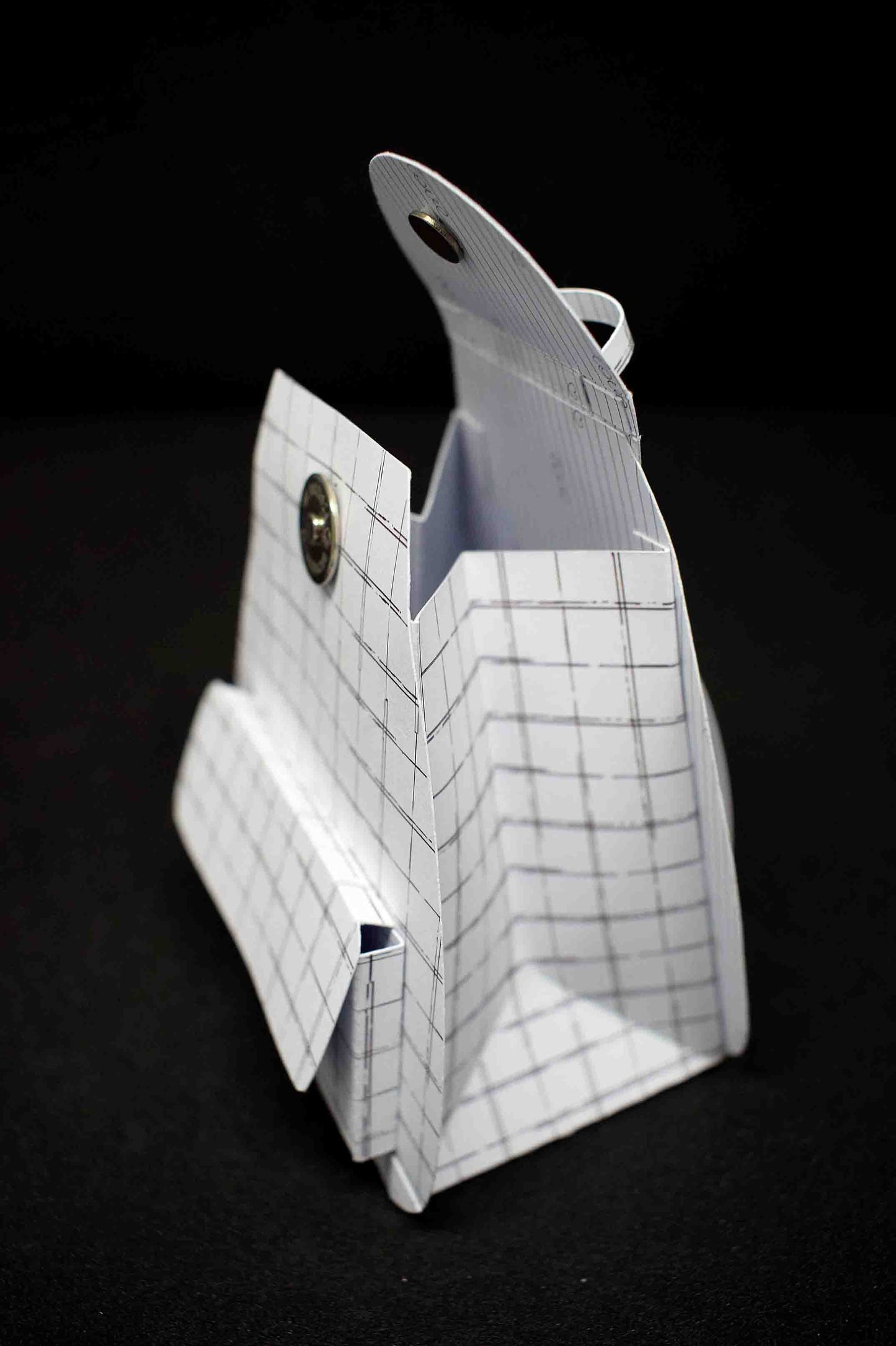 Petit sac à cadeau artisanal blanc à rayures noires - boite surprise élégante personnalisable