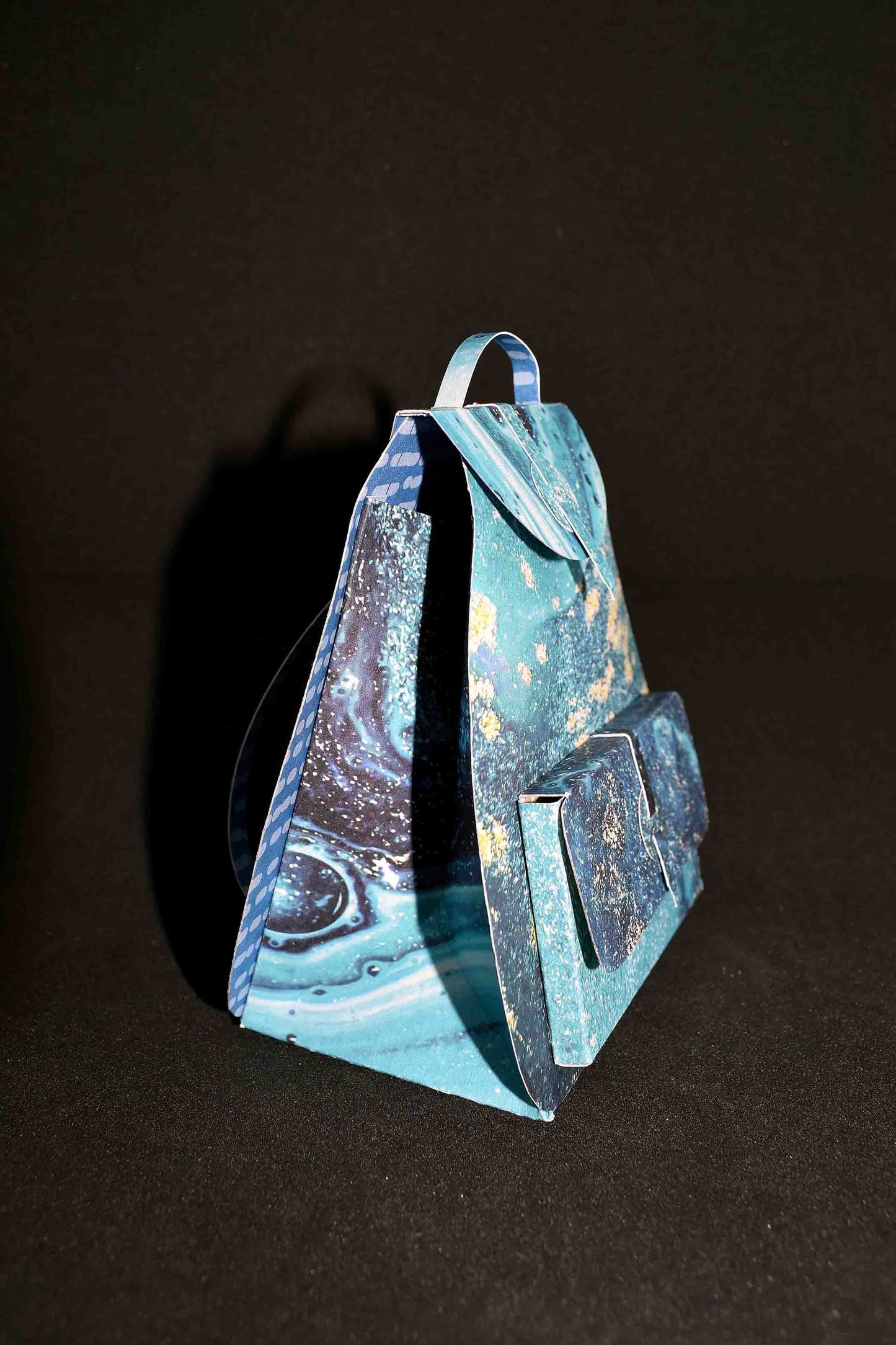 Petit sac à cadeau artisanal bleu marbré - boite surprise élégante personnalisable