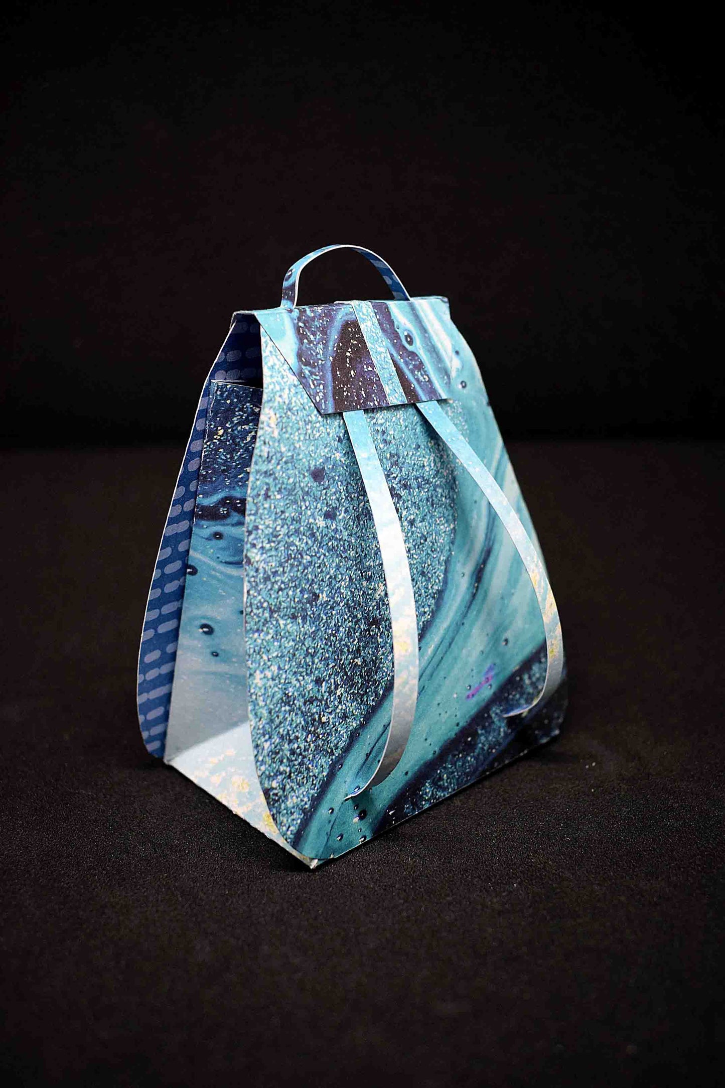 Petit sac à cadeau artisanal bleu marbré - boite surprise élégante personnalisable