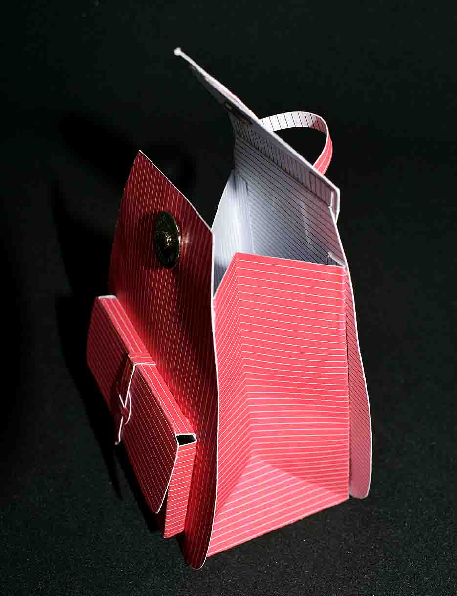 Petit sac à cadeau artisanal rouge à rayures blanches - boite surprise élégante personnalisable