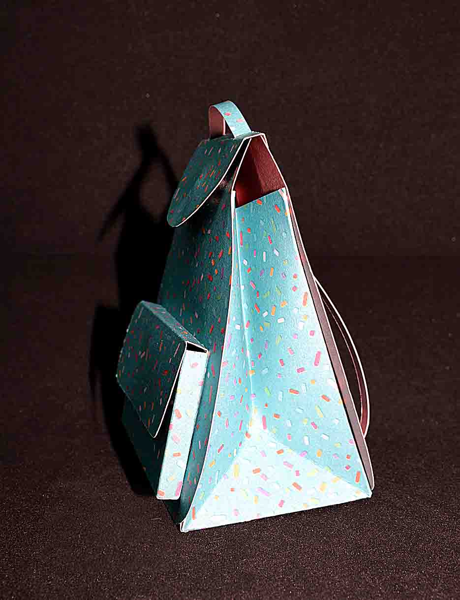 Petit sac à cadeau artisanal blanc bleu confettis - boite surprise élégante personnalisable