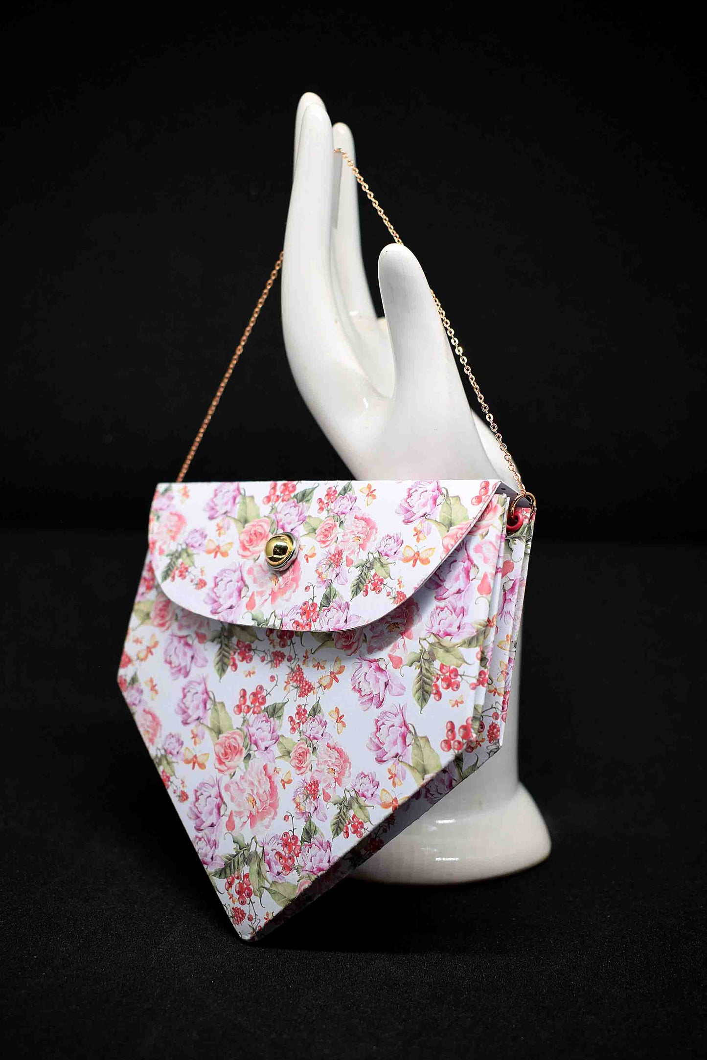Petit sac à cadeau artisanal blanc aux motifs floraux anse chaine rose - boite surprise élégante personnalisable