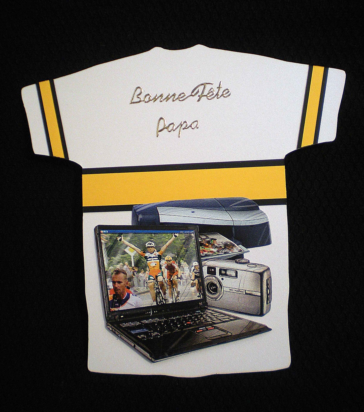 Carte fête des pères en relief , tee shirt blanc à rayures oranges et noires «papa connecté»